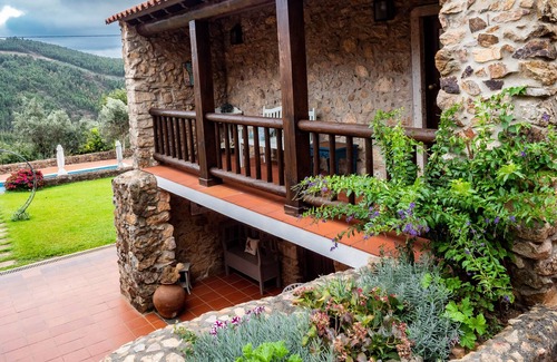 Cumeeira House | Casas Do Favacal - a traditional Xisto house