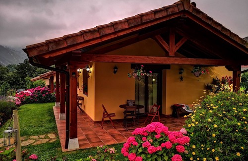 Peruyes Ski Chalet | Casas Rurales Entre Castaños. Asturias.2 Casas Entre el mar y la Montaña