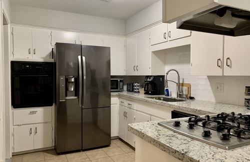 Baytown House | CasaVine@Baytown, E. Houston Getaway!