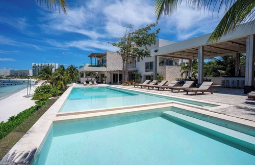 Punta Cancun Villa | CasaZul - 9BR Luxury Beachfront Villa