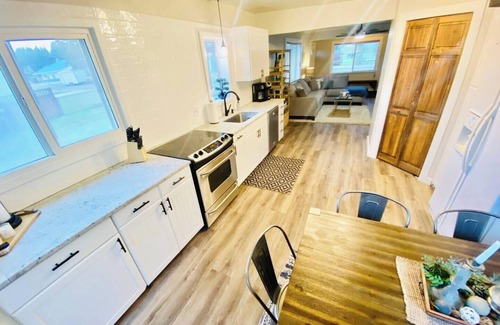Cascade House | Cascade Basecamp: close to fun!
