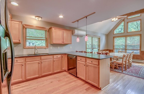 Lake Harmony Estates House | "Cascade" Beach Access, EV Charger, Fire Pit, Grill, Outdoor Gas Fireplace, Hot Tub, Pool Table
