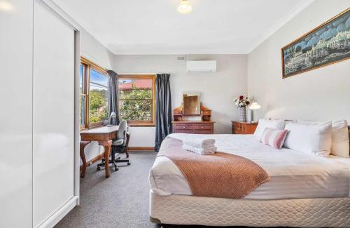 South Hobart House | Cascade Cottage adjoining World Heritage Site