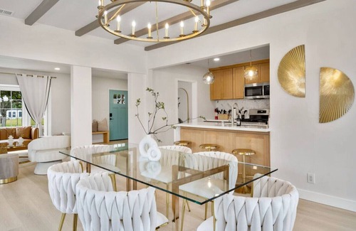 The Plaza House | Cascade Cove| Heated Pool Spa | Billiards & Lounge