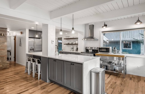 Gold Bar House | Cascade Jewel - gorgeous, remodeled w/expansive mountain views, hot tub, master suite