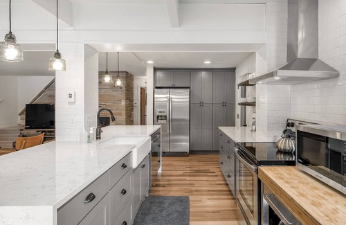 Gold Bar House | Cascade Jewel - gorgeous, remodeled w/expansive mountain views, hot tub, master suite