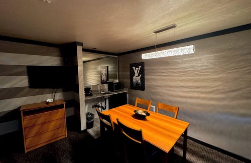 Larkspur Hotel | Cascade Lodge