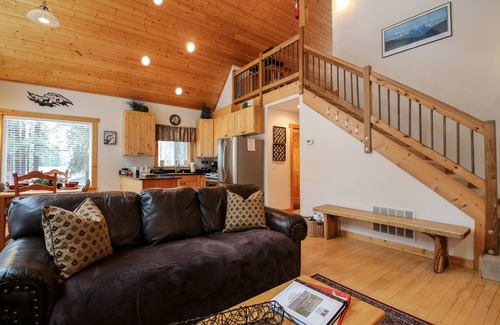 Leavenworth Cabin | Cascades Adventure Cabin 2 Bedroom Home by NW Comfy Cabins by RedAwning