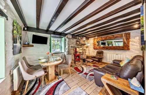 Rhiwbryfdir House | Cascades Cottage