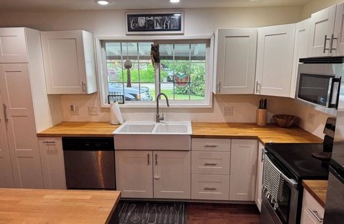 Randle House | Cascadia Basecamp | AC, pet friendly, close to town