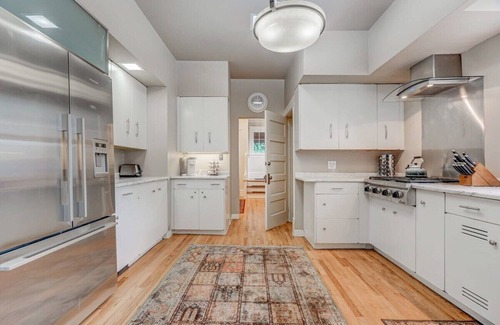 Old North End Villa | Cascading Manor! Mansion & Guesthouse w Fire Pit