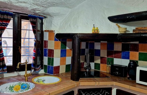 Baza House | Cascamorras Cave House "Capricho andaluz".