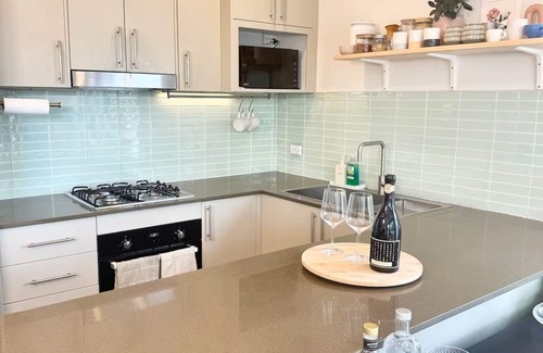Petersham North Apartment | Cascata - Modern 2 BR 2 Bath Apartment + parking