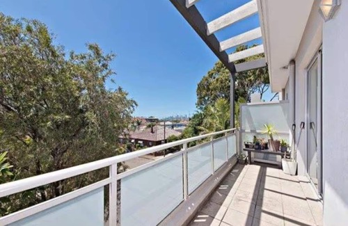 Petersham North Apartment | Cascata - Modern 2 BR 2 Bath Apartment + parking