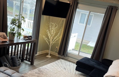 Pigeon Cottage | Caseville, MI (Sandpoint home walking distance to beach access & canal frontage)