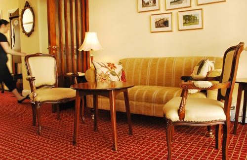 Glengarriff Hotel | Casey's Hotel