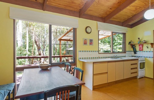 Mystery Bay House | Casey's Pet Friendly Beach Cottage