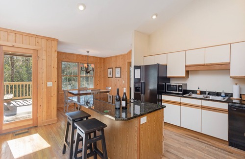 Sapphire House | Cashiers "Laurel Cottage”