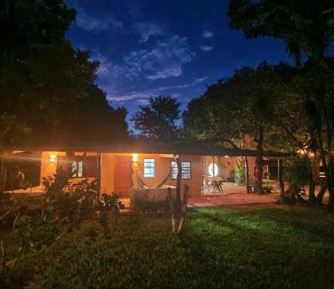 Bonito House | Casinha Amarela - anexo ao Camping Pé na Jaca