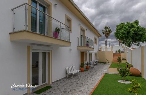 Fundao House | Casinha Branca