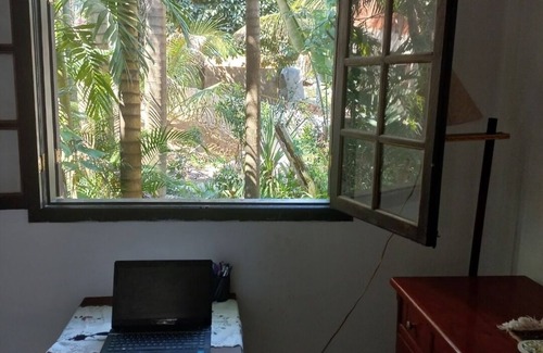 Guaratiba House | Casinha Cercada de Verde