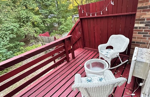 Montville Apartment | Casino Getaway! 2M from Mohegan 8M from Foxwoods