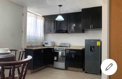San Pedro Tlaquepaque House | Casita a 10 min del Aeropuerto , Ideal si vas a Viajar !