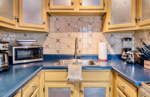 Historic Eastside House | Casita Ana | Cozy Retreat Near Canyon Road