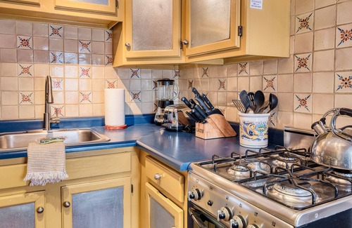 Historic Eastside House | Casita Ana | Cozy Retreat Near Canyon Road