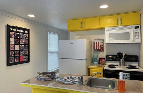 Northwest Los Angeles Heights House | Casita Arte in amazing San Antonio with AC, WiFi
