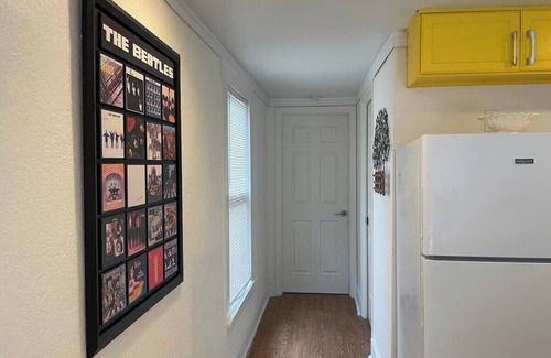 Northwest Los Angeles Heights House | Casita Arte in amazing San Antonio with AC, WiFi