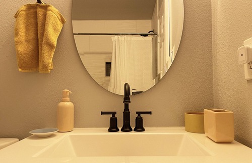 North San Antonio - SAT House | Casita at Casa Rambler (Pet-friendly guest house!)