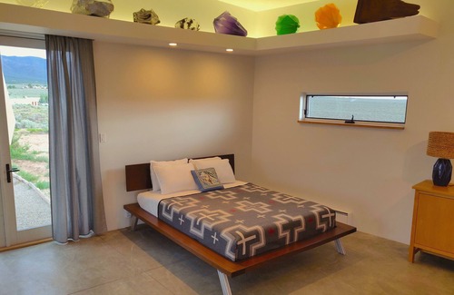 Taos House | Casita Atomica hiking, cycling, golfing, rafting within reachn