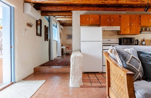 Seton Village House | Casita Azul: historic and cozy Santa Fé adobe