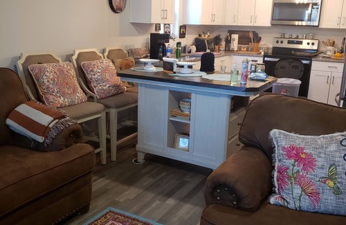 Livingston House | Casita by Lake Livingston 2 minutes to lake and fishing docks. Hablo Espanol.
