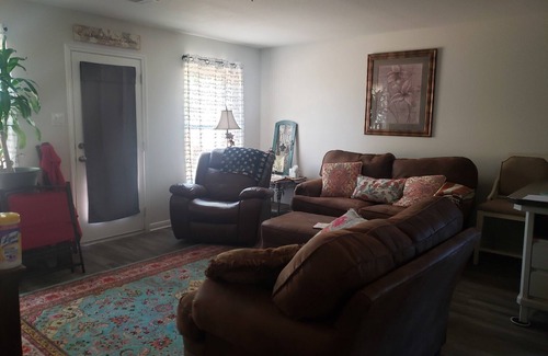 Livingston House | Casita by Lake Livingston 2 minutes to lake and fishing docks. Hablo Espanol.