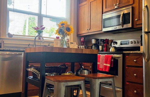 Lake City House | Casita by the Lake. Lake Pepin Home & Sauna Retreat!