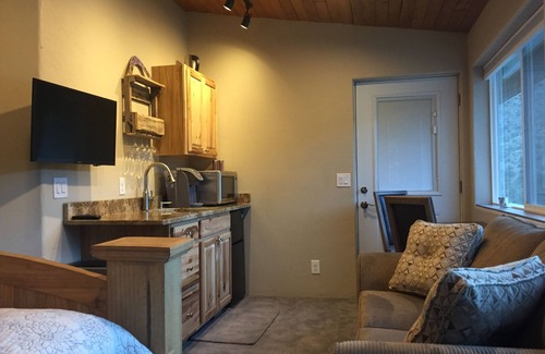 Placitas Apartment | Casita Canoncito-private suite with kitchenette