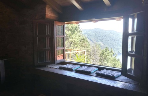 Carballedo Cottage | Casita del Río. Rustic cottage, unbeatable views!
