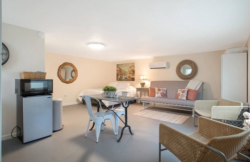 North Campus House | Casita del Sol, near UNM, Nob Hill