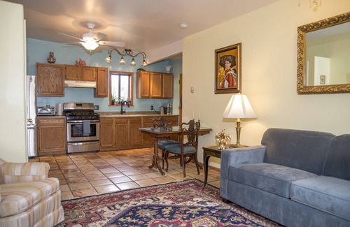 Santa Fe House | Casita Dulce: 1 Bedroom., 1 Bath, AC, Private Garden – Easy Walk to all Santa Fe