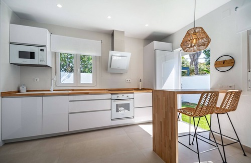 Chiclana de la Frontera House | Casita Meraki 2 with heated indoor pool, garden, terrace, and Wi-Fi