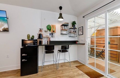 Golden Hill Apartment | Casita–Hot Tub/Sauna/eBikes/Cold Plunge+Beach Gear