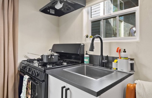Golden Hill Apartment | Casita–Hot Tub/Sauna/eBikes/Cold Plunge+Beach Gear