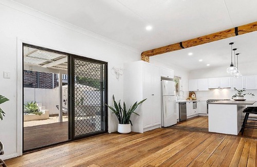 Singleton House | Casita - Modern 4 bedroom cottage in heart of Singleton