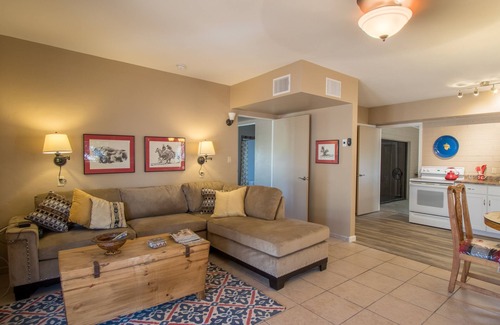 Tanque Verde House | "CASITA NARANJA" GUEST HOUSE NESTLED IN LUSH DESERT OF NE TUCSON FOOTHILLS