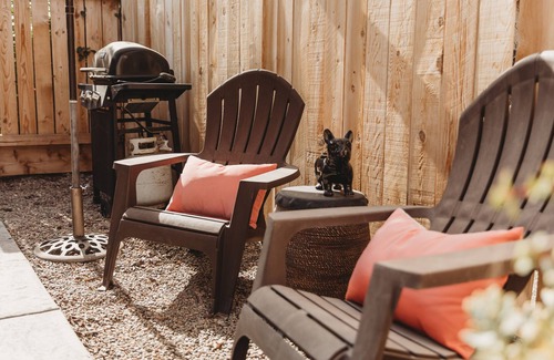 Lemoore Apartment | Casita Oleander - walk to downtown and beautiful pool!