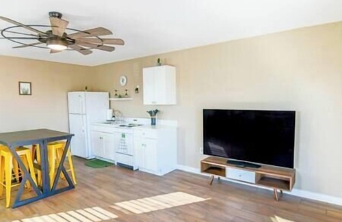 Surprise House | Casita on the Ranch with Pool and hot tub!