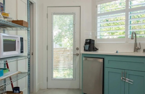 Rosewood House | Casita Poquita -Historic East Austin Retreat