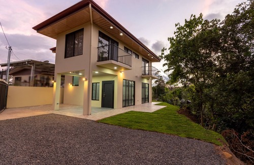 Grifo Alto Apartment | Casita Poro, you can do day trips to beaches, Nat. Parks, volcanoes, waterfalls.